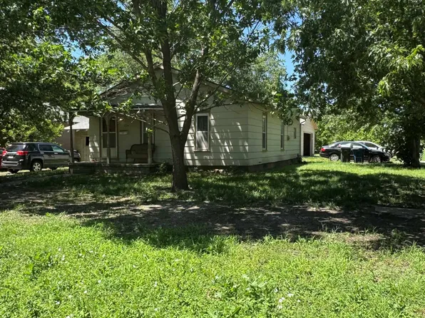 624 E 8th St, Newton, KS 67114