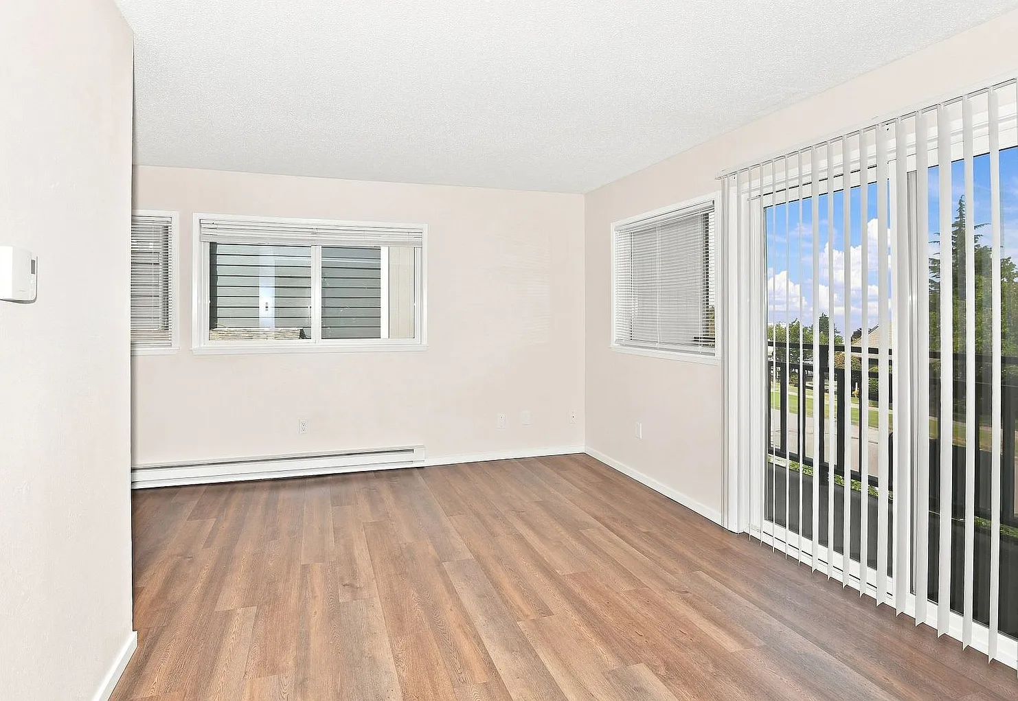 North Tacoma 2bed/1.5bath unit - #7 Renovated with washer/dryer — Photo 4