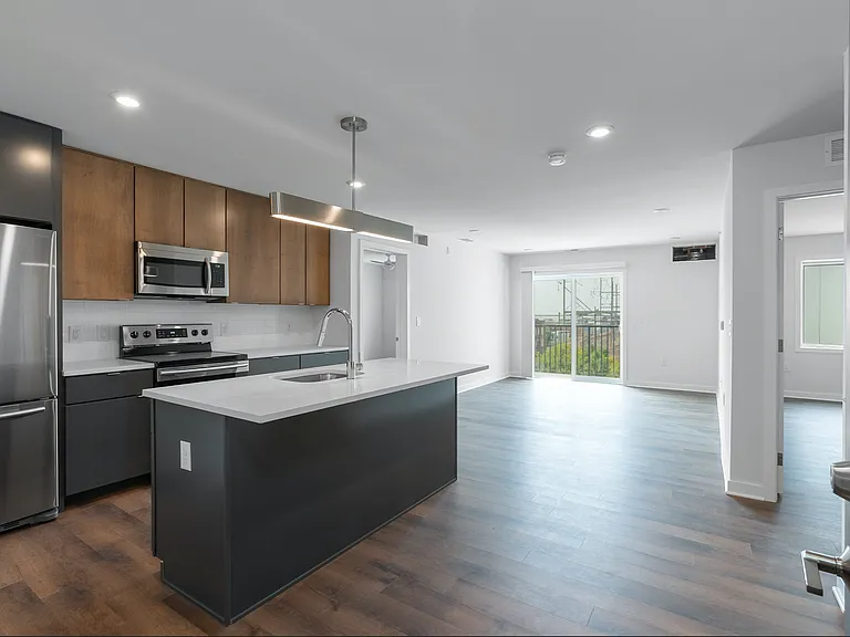 Graduate Pointe — Photo 261