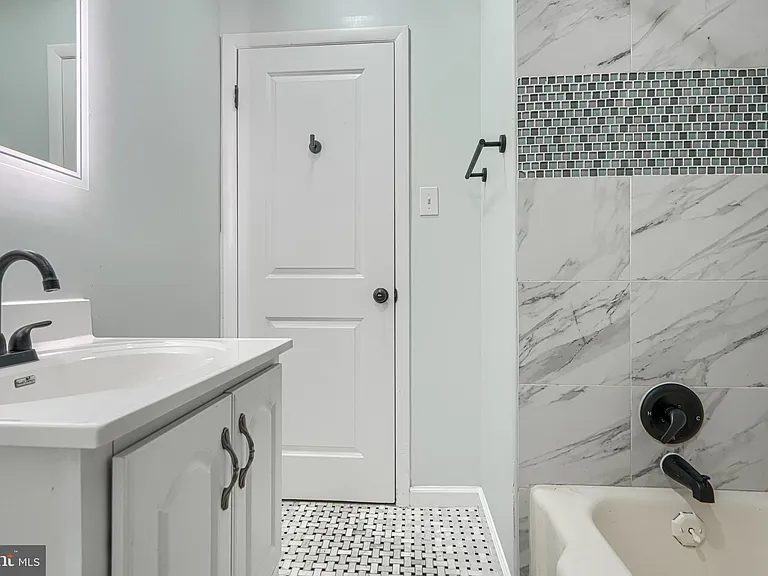 520 White Oak Dr — Photo 15