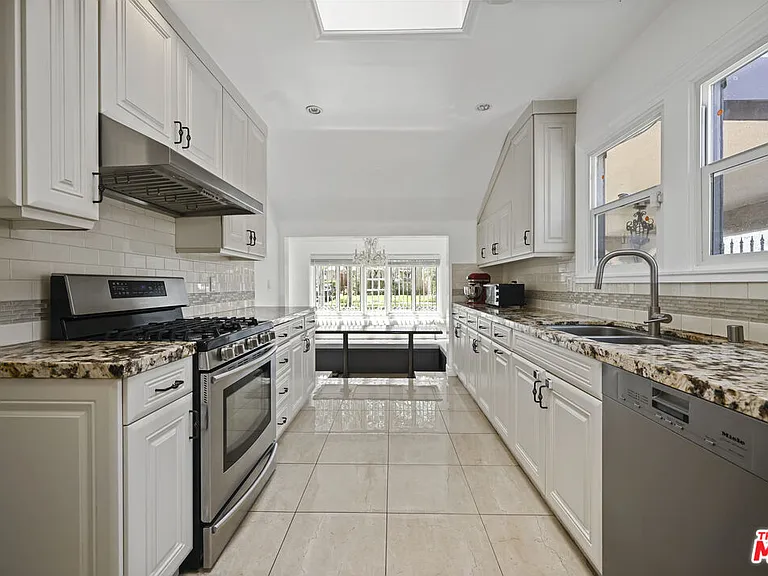 232 S Crescent Dr — Photo 8