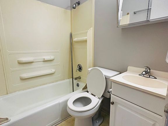 4th image of 1218 Reservoir St