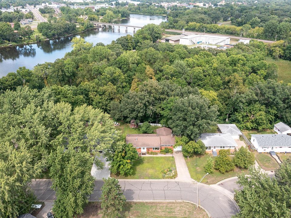 1st image of 59 Edgewater Dr