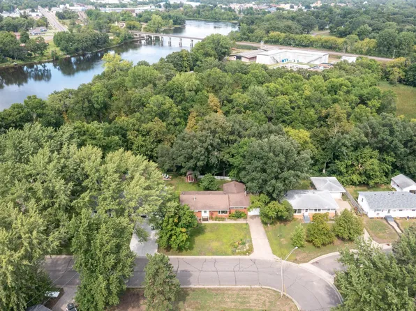 59 Edgewater Dr, Little Falls, MN 56345