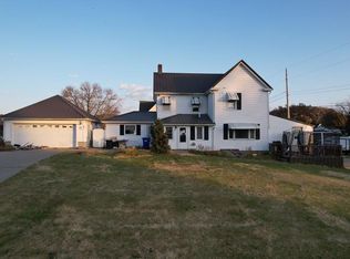 204 S 8th St, Bellevue, IA 52031