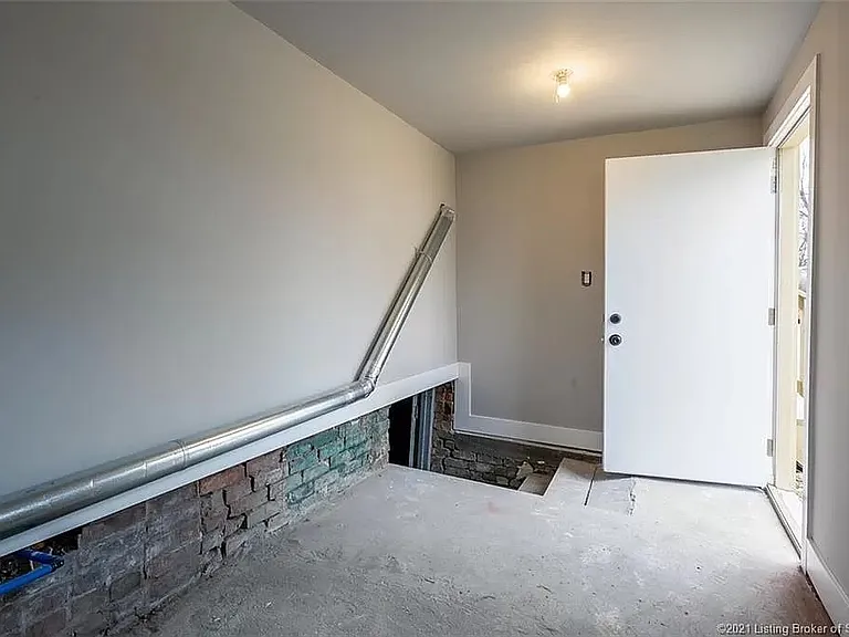 532 E Chestnut St — Photo 33