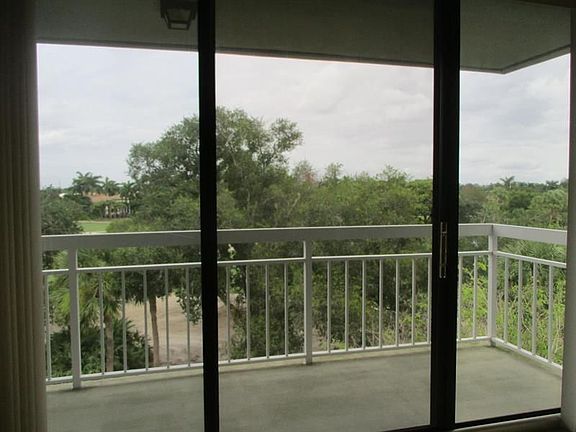 4th image of 2581 Village Blvd APT 404