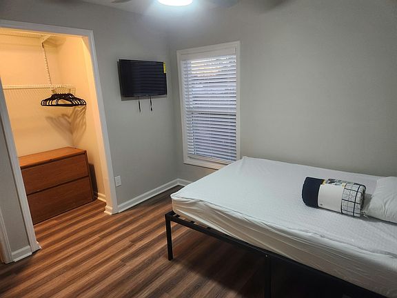 4th image of 2626 Lasalle St #1