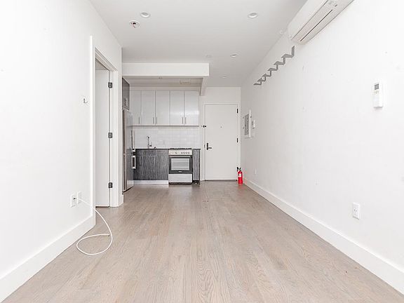 2nd image of 824 Lexington Ave APT 4I