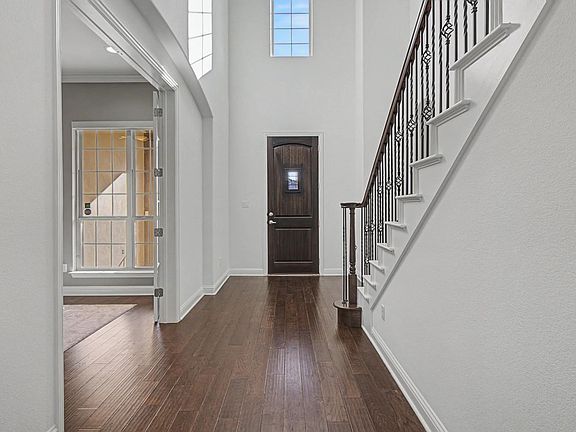 5th image of 18520 Dewitt Pl