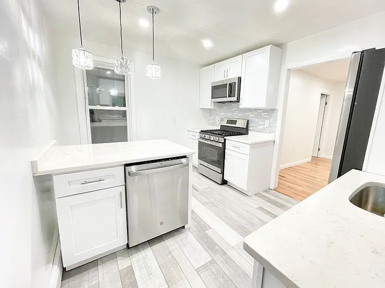 22 Clinton St #1 — Photo 2