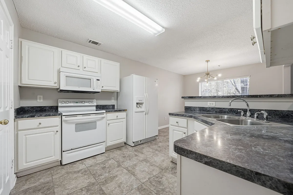 Building Photo - 2297 Charleston Pointe SE