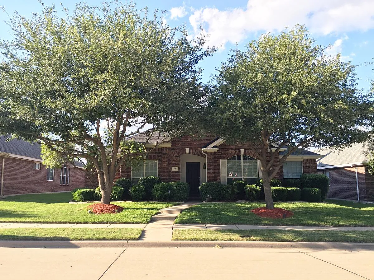 3 bed, 1890 sqft, $2,600 — Photo 2