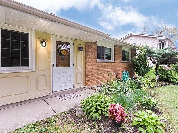 4th image of 21W284 Drury Ln