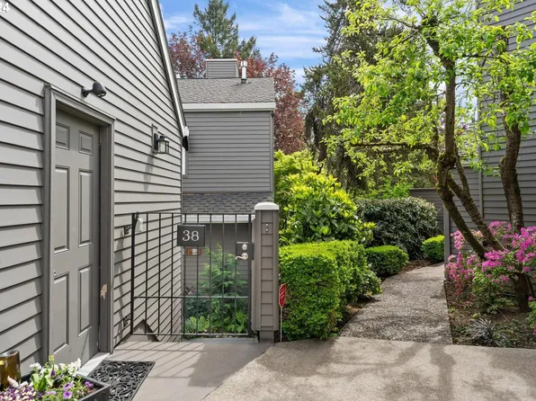 38 Greenridge Ct, Lake Oswego, OR 97035