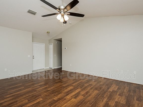4th image of 1905 Lakeview Way