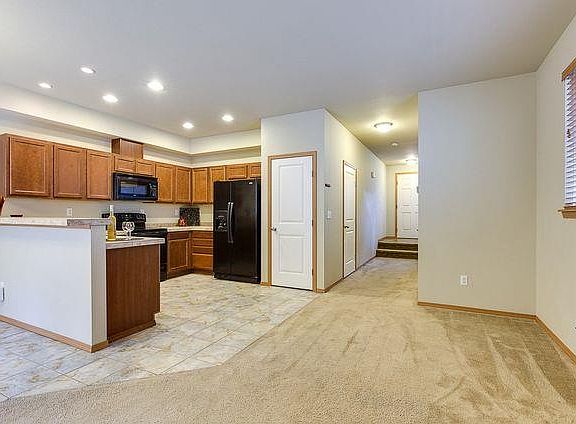 5th image of 388 NE Miramar Cir