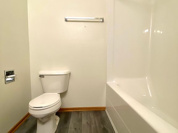 4th image of 955 Parker Blvd #404