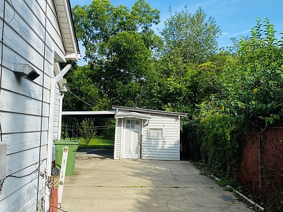 4th image of 420 Bernard Dr