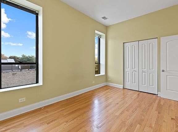 4th image of 956 W Wrightwood Ave #3E