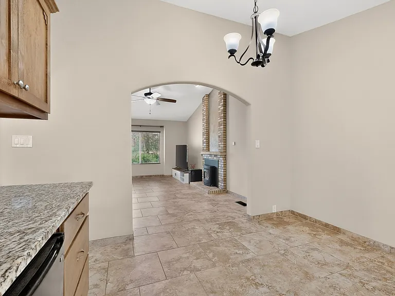 5612 Chelwood Park Blvd NE — Photo 9
