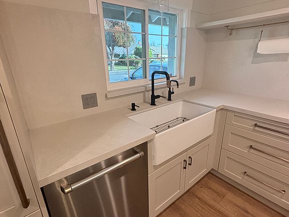 3rd image of 6553 Albatross St