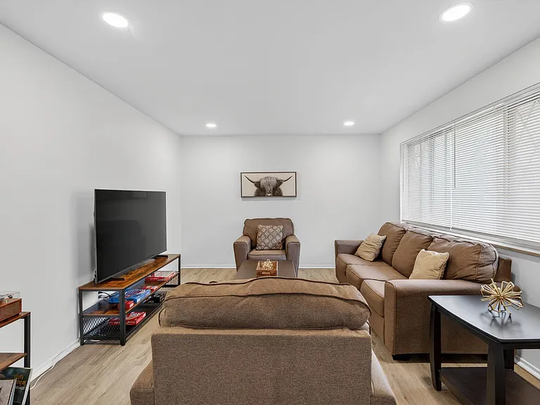 1553 Cove Ln — Photo 8