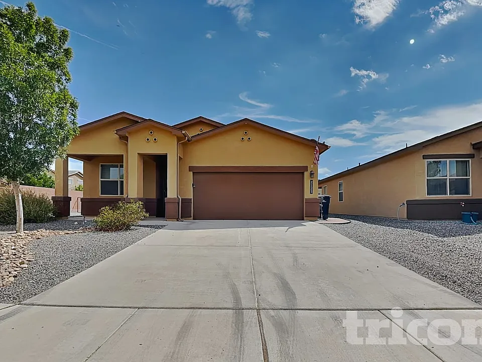 2123 Solitaire St NE