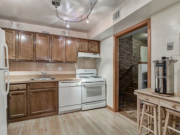 4th image of 5570 Burnside Dr APT 1