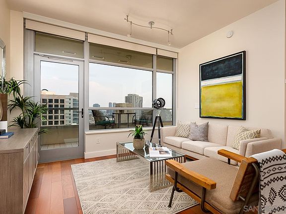 4th image of 700 W West E