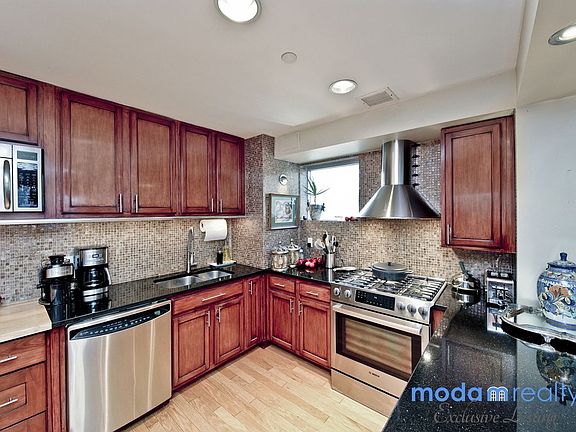 4th image of 381 Lenox Ave APT 5D