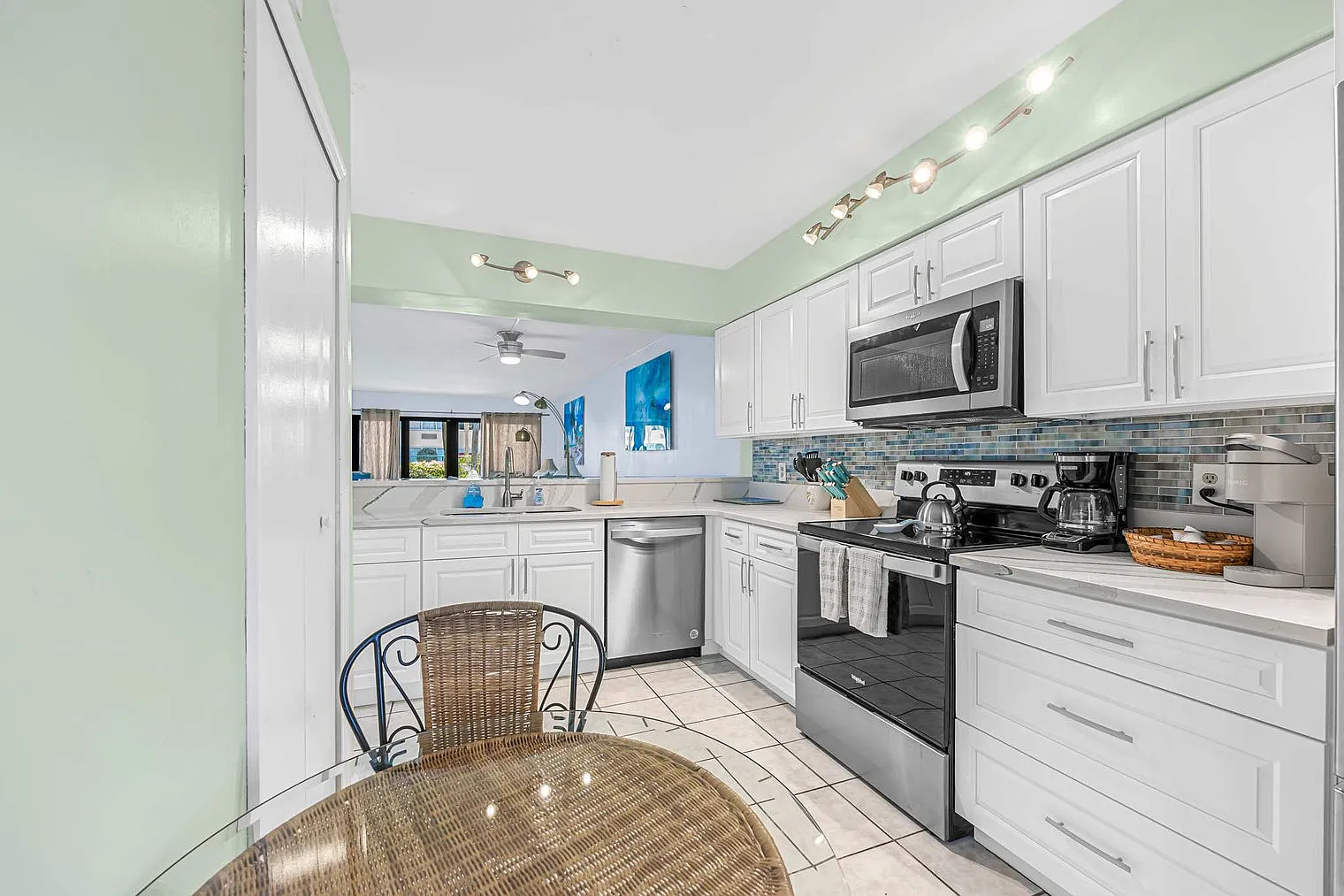2 bed, 2.0 bath, 1280 sqft, $8,783 — Photo 3
