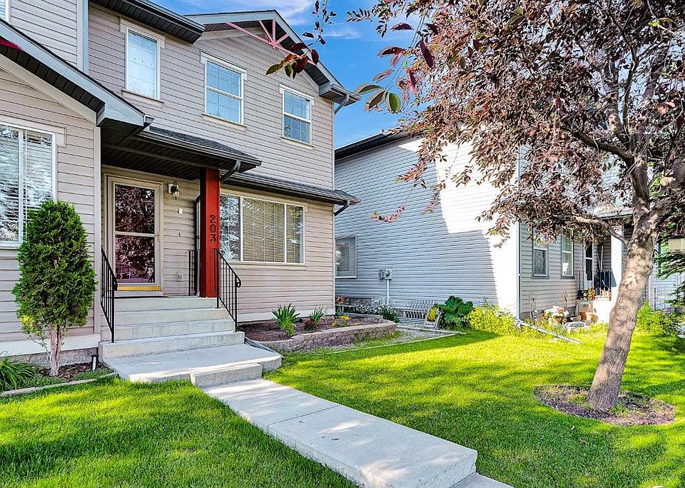1st image of 203 Covemeadow Cres S