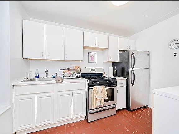 5th image of 1430 3rd Ave #2B