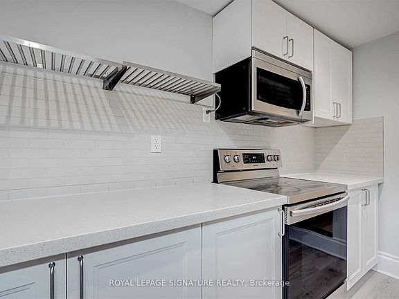 4th image of 604A Queen St W