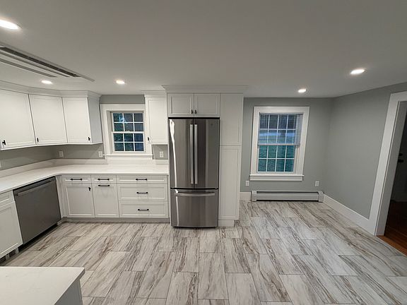5th image of 1662 Hyannis Rd