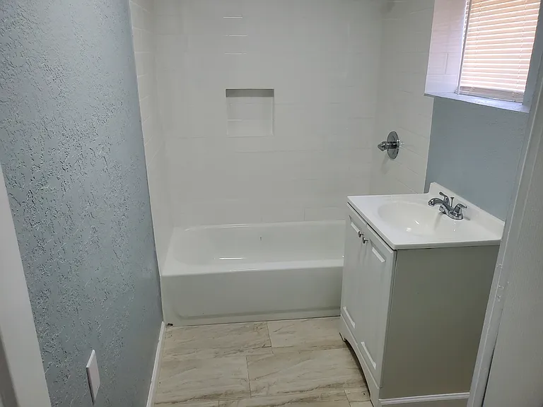 208 NW 14th St #B — Photo 11