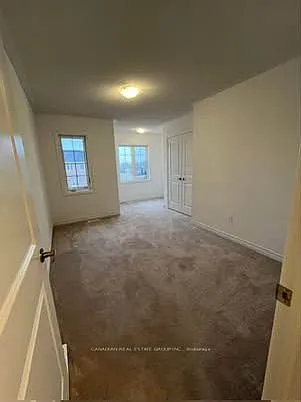 203 Ridley Cres — Photo 4