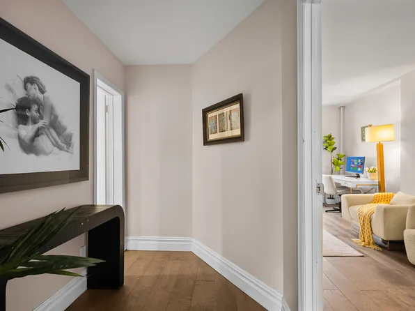 179 Sullivan Street image 11 of 24