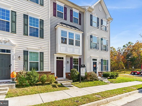 3rd image of 723 River Crest Way