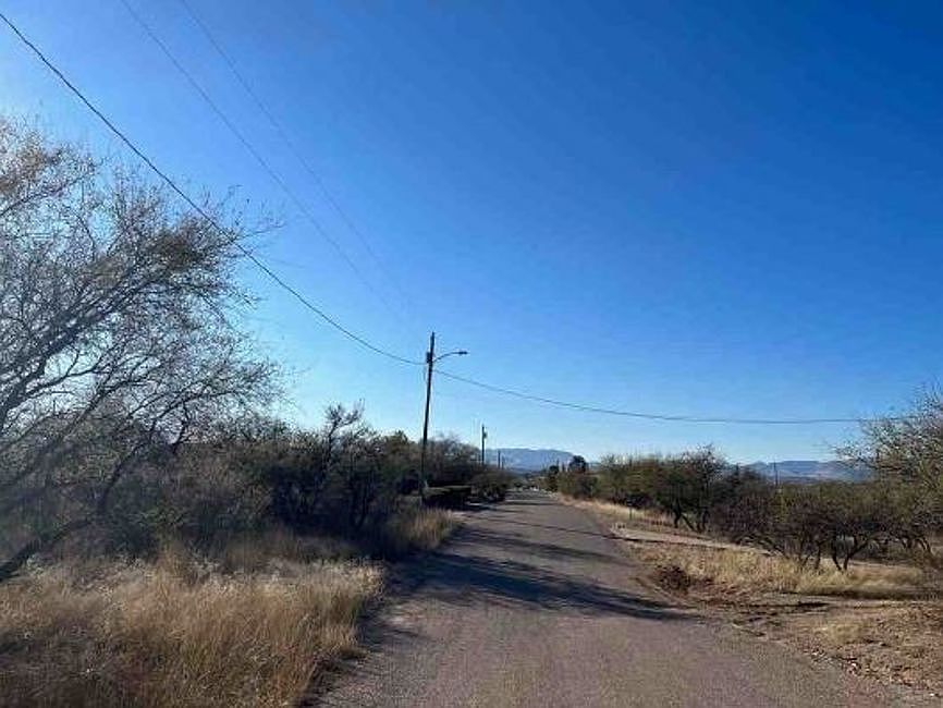 Exterior Neighborhood (street photo)