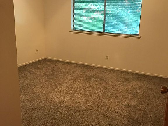 5th image of 5079 Rhode Island Dr APT 4