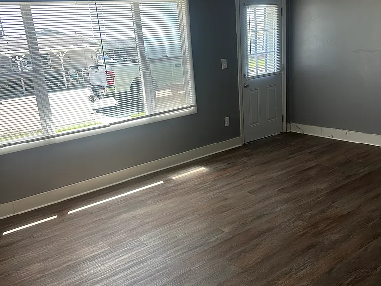 518 Clayton St — Photo 12