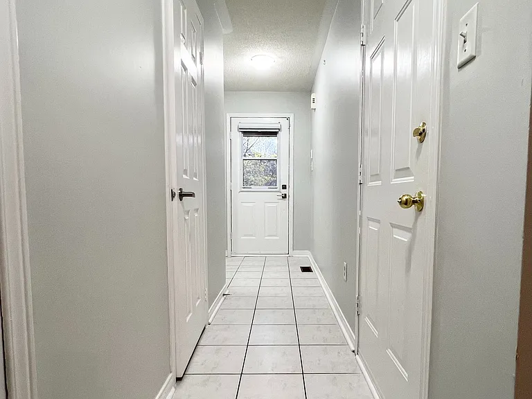 1850 Creek Way — Photo 2