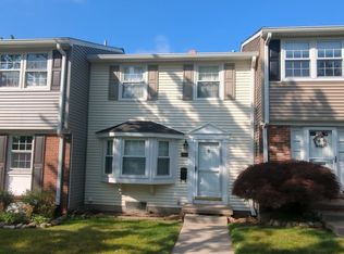 19809 Crystal Lake Dr, Northville, MI 48167