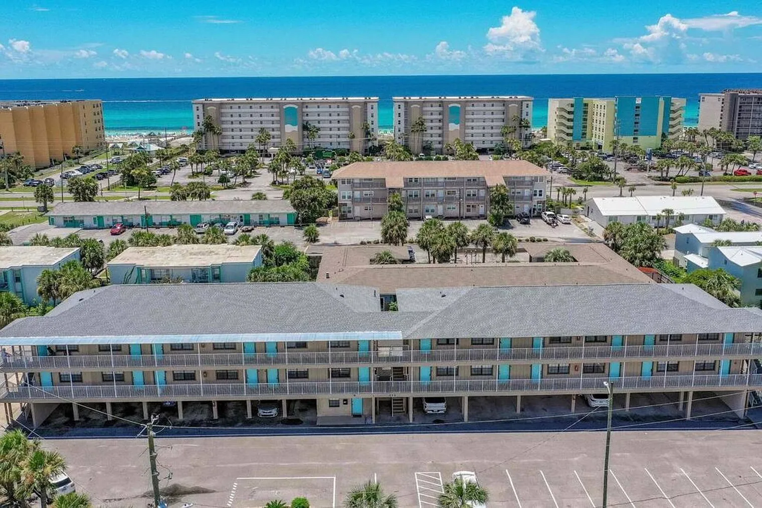 1 bed, 1.0 bath, 6458 sqft, $1,625 — Photo 2