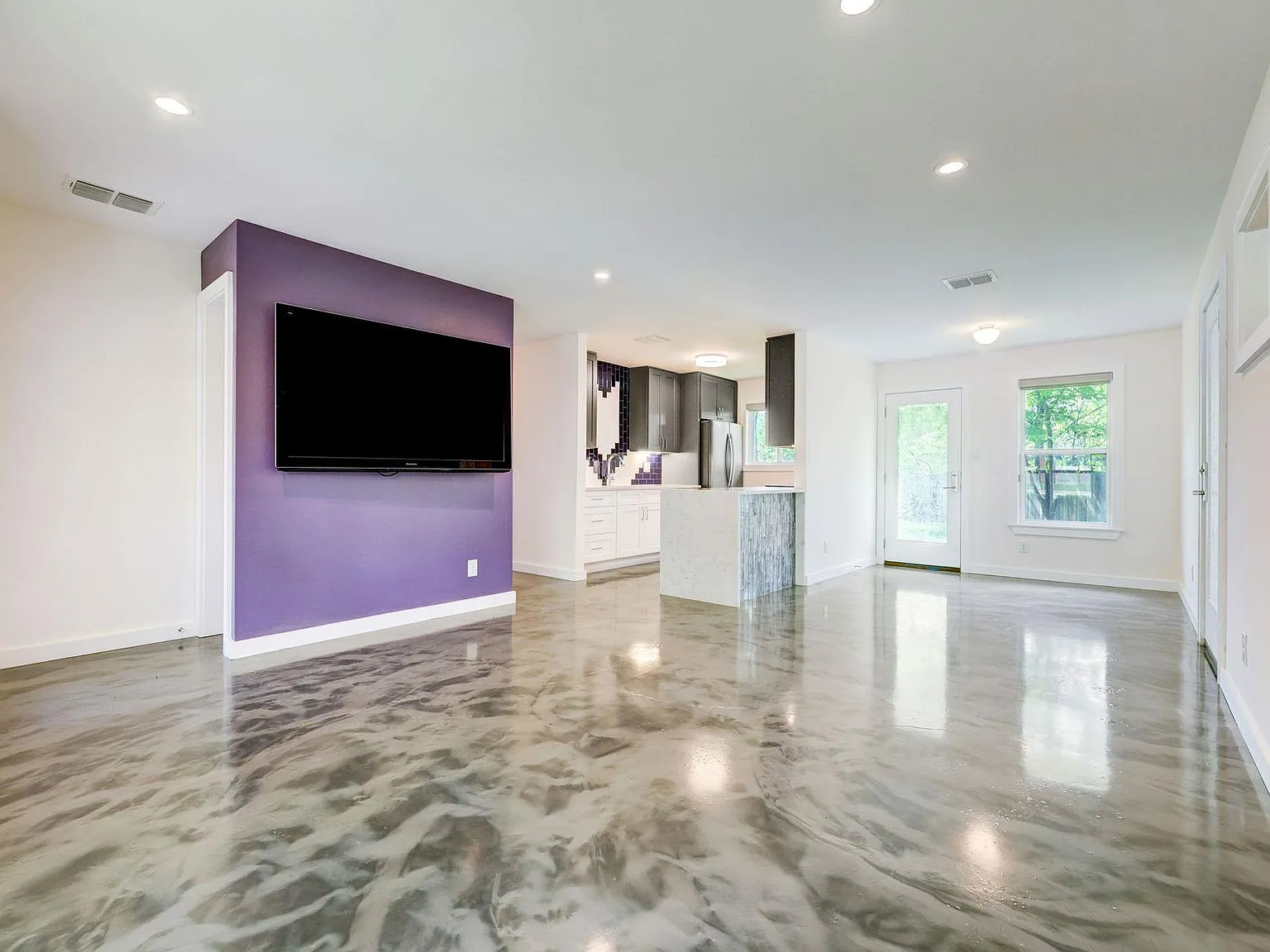 3 bed, 1.0 bath, 926 sqft, $2,750 — Photo 3