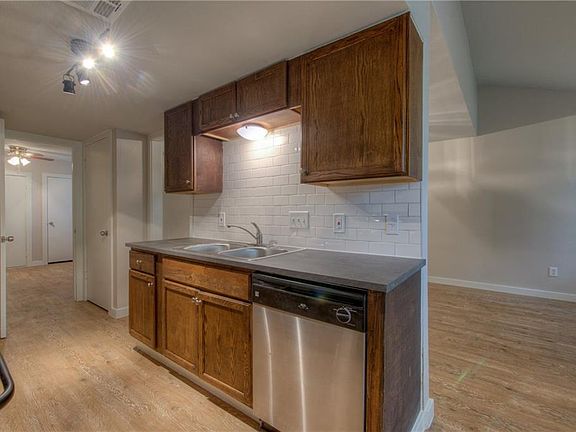 3rd image of 2414 Burleson Ct APT A