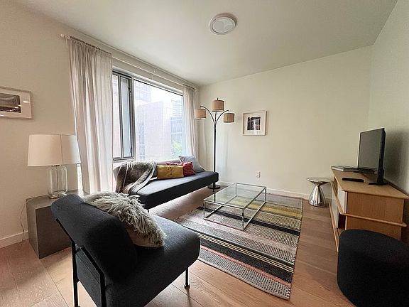5th image of 193 Henry St APT 5