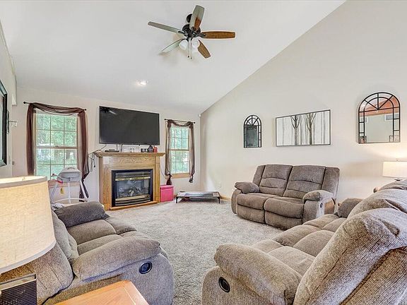5th image of 649 Simon Dr